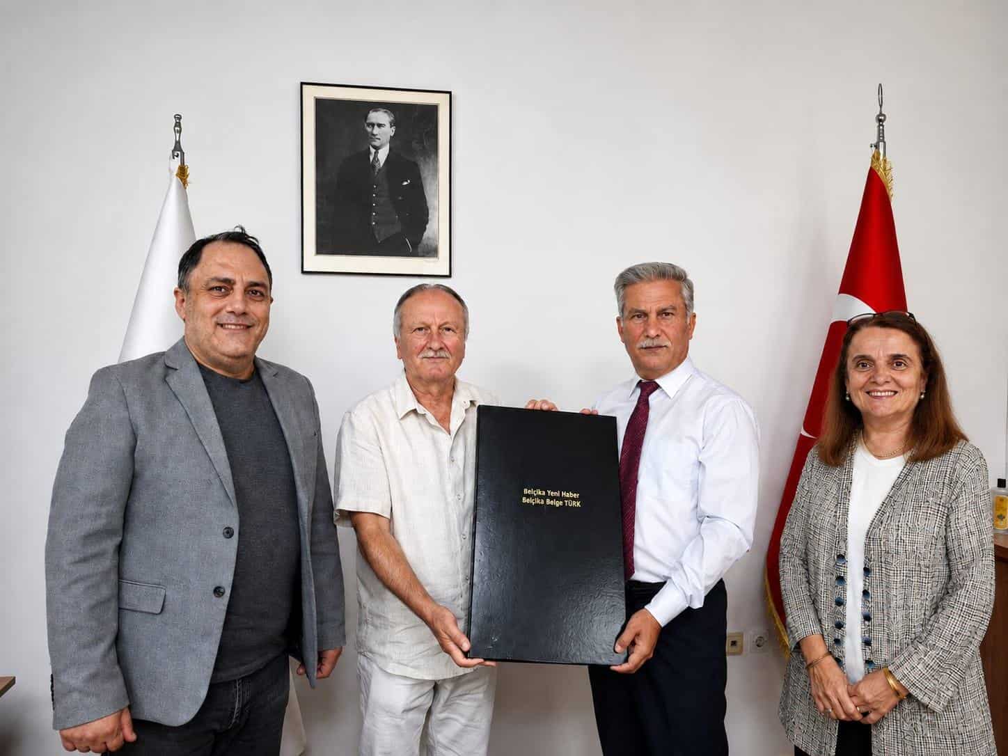 Yusuf Cinal Gazete Arşivini Sakarya Üniversitesine Bağışladı