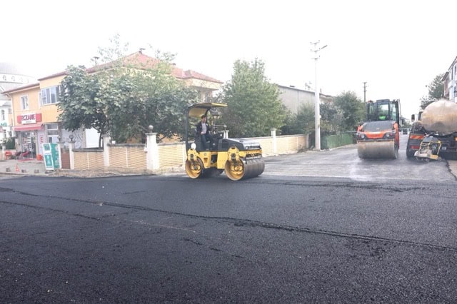 Erenler Belediyesi Ertuğrul Gazi Caddesini Asfalt İle Yeniliyor