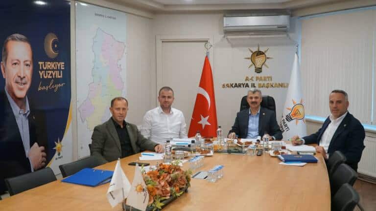 AK Parti Sakarya’da İstişare ve Değerlendirme Toplantısı Gerçekleştirildi