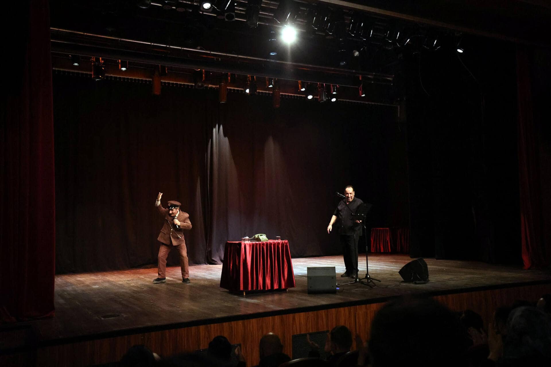 AKM’de Gülümseten Hatıralar Tiyatro Oyunu Sahnelendi