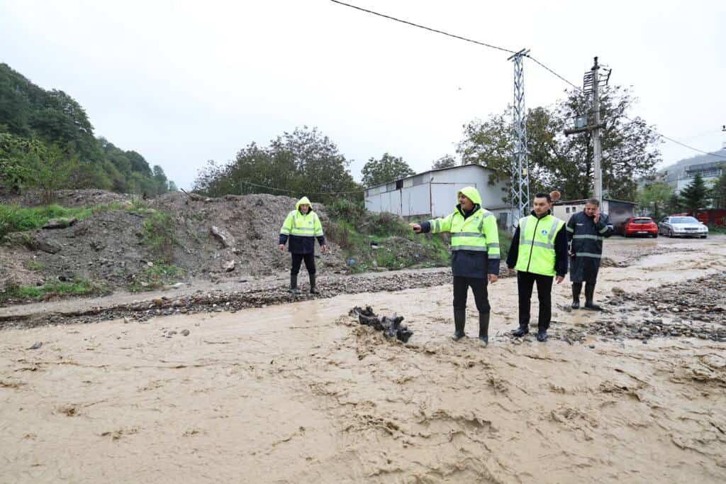 Başkan Alemdar Sakarya’daki sel çalışmalarını yönetti