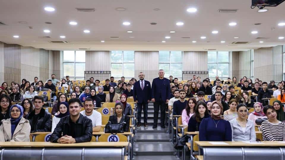 Başkan Çelik, Siyaset Bilimi Öğrencileriyle Söyleşti