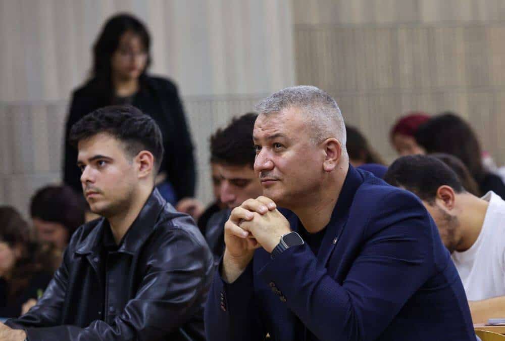 Başkan Osman Çelik Üniversiteli Gençlerle Tecrübelerini Paylaştı