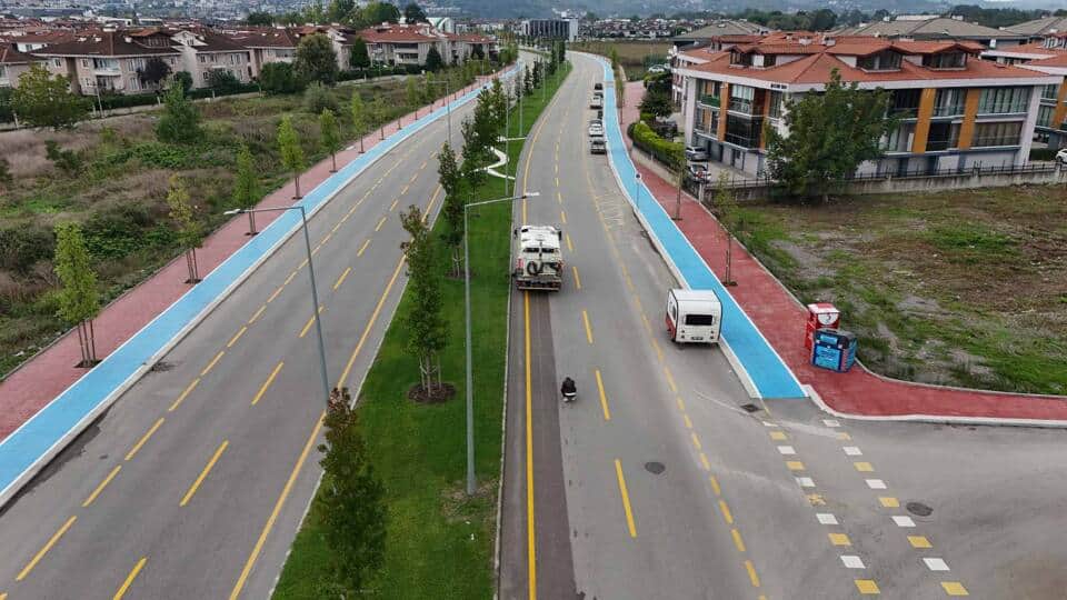 Büyükşehir Yağış Sonrası Çamur Temizliğine Başladı