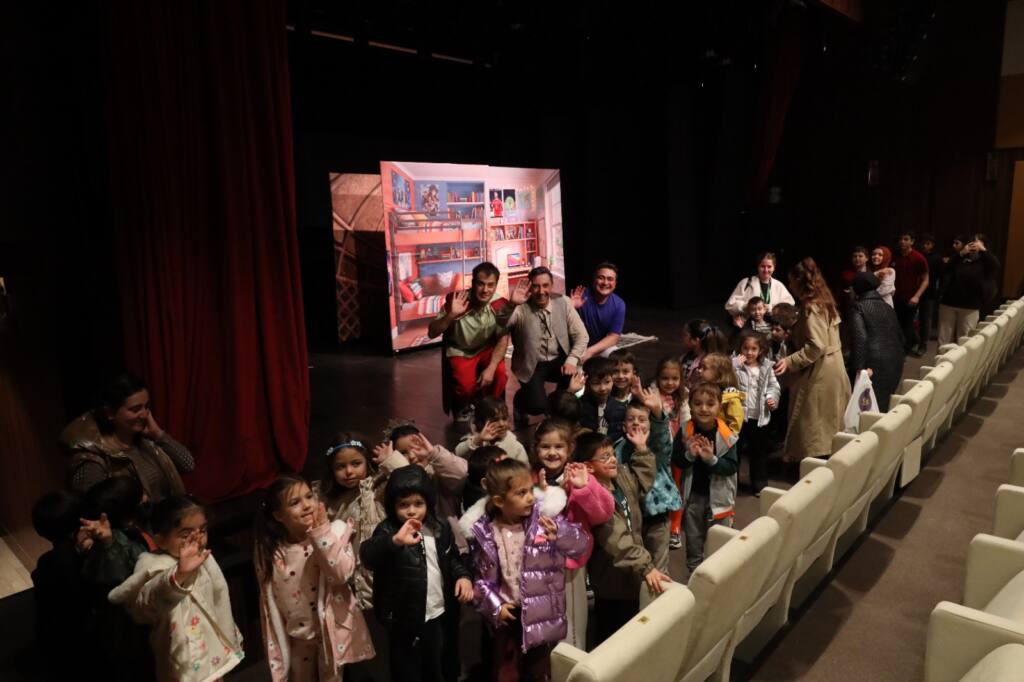Büyükşehir’in çocuk oyunları bin 500 izleyiciye ulaştı