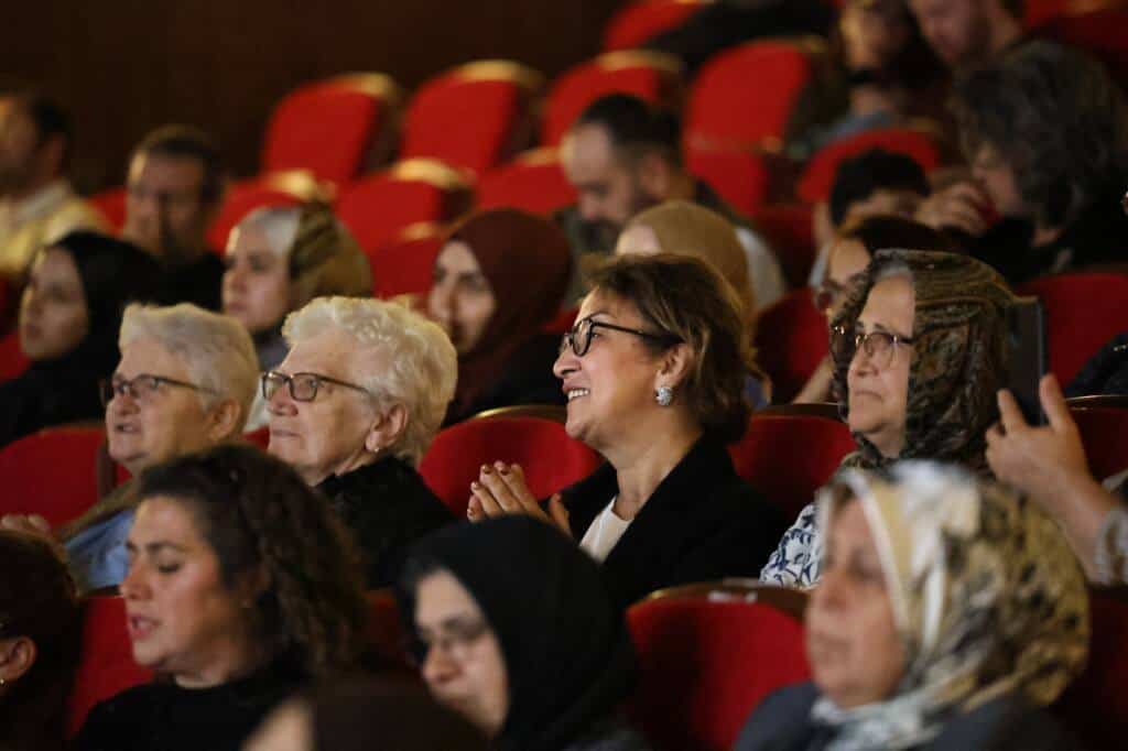 Çiğdem Yarkın AKM’de Klasik Türk Müziği Konseri Verdi
