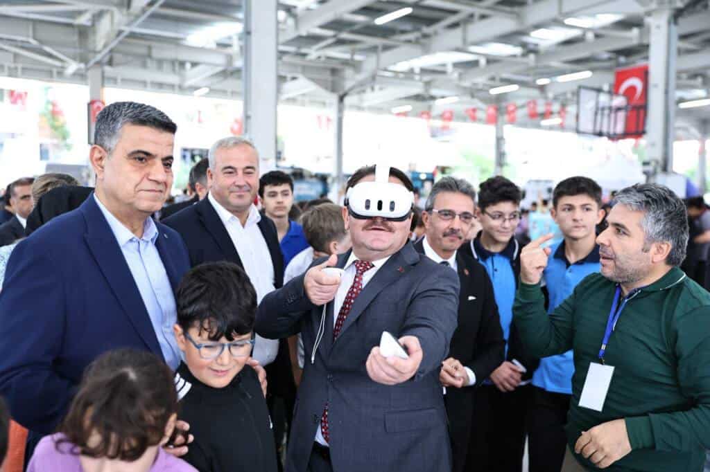 Erenler’de TÜBİTAK Bilim Şenliği Öğrencilerle Buluştu