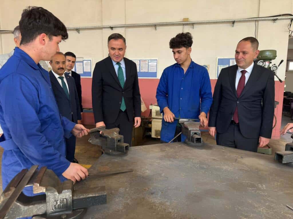 Fatih Mesleki Lisede 10. Geleneksel Önlük Giyme Töreni Yapıldı