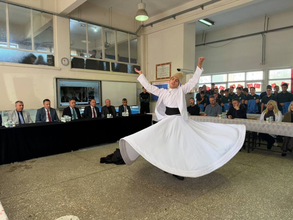 Fatih Mesleki Lisede 10. Geleneksel Önlük Giyme Töreni Yapıldı