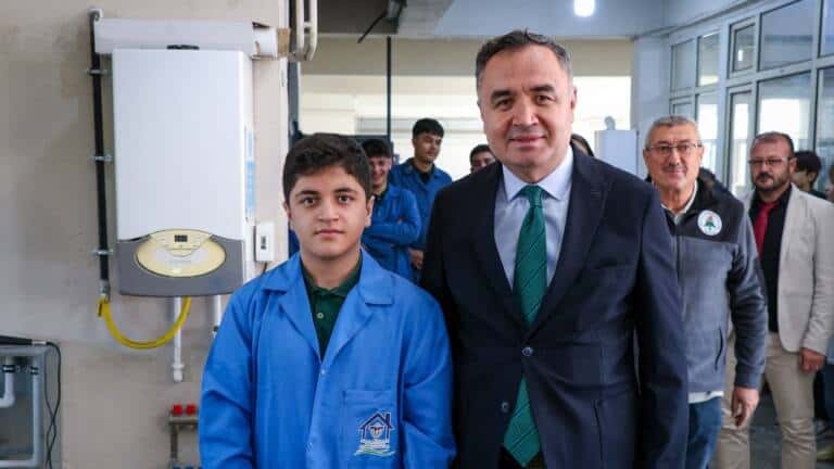 Fatih Mesleki Lisede 10. Geleneksel Önlük Giyme Töreni Yapıldı