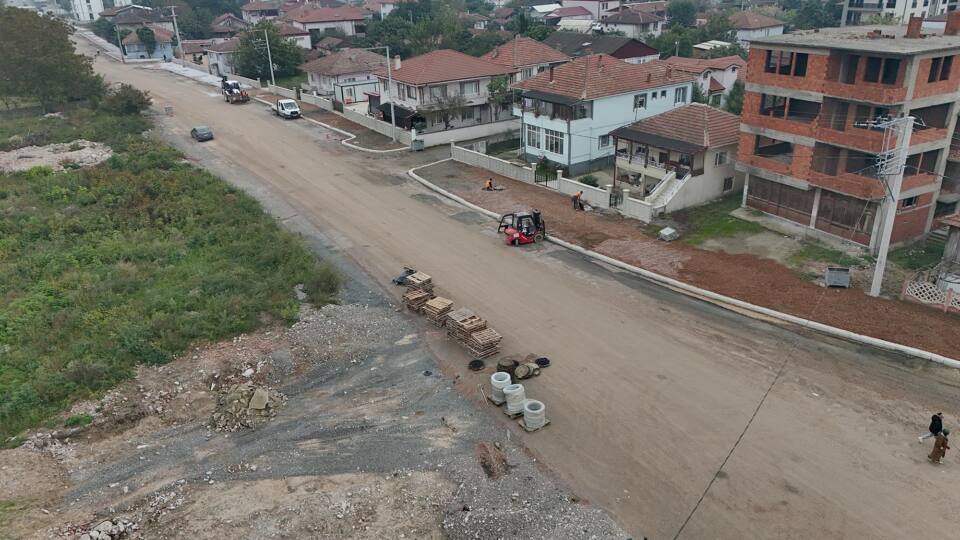 Hanlı-OSB duble yolunda kaldırım ve bisiklet yolu yapımı başladı