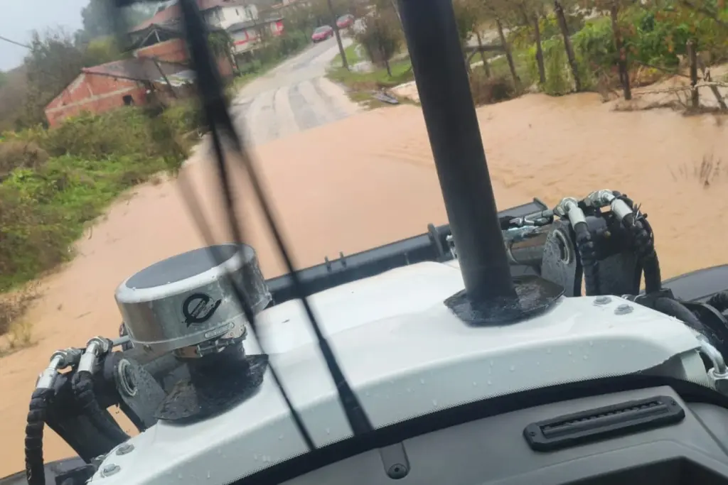 Hendek Belediyesi Yoğun Yağışta Sahada