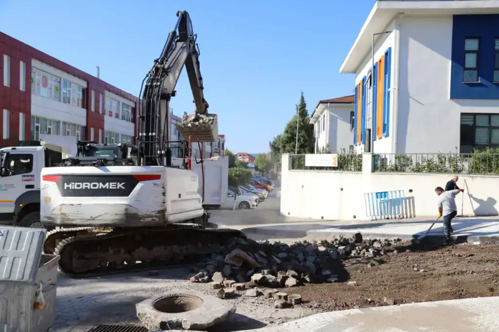 Hendek’te Asfalt Öncesi Hazırlık Çalışmaları Başladı