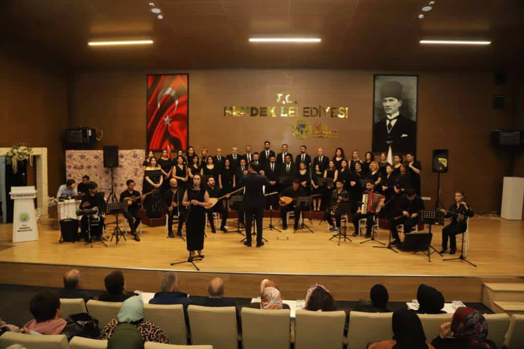 Hendek’te Cumhuriyet Coşkusu Türkülerle Kutlandı
