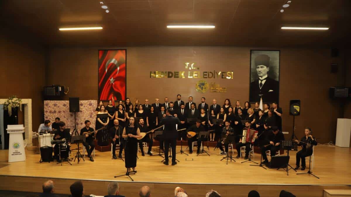 Hendek’te Cumhuriyet Coşkusu Türkülerle Kutlandı