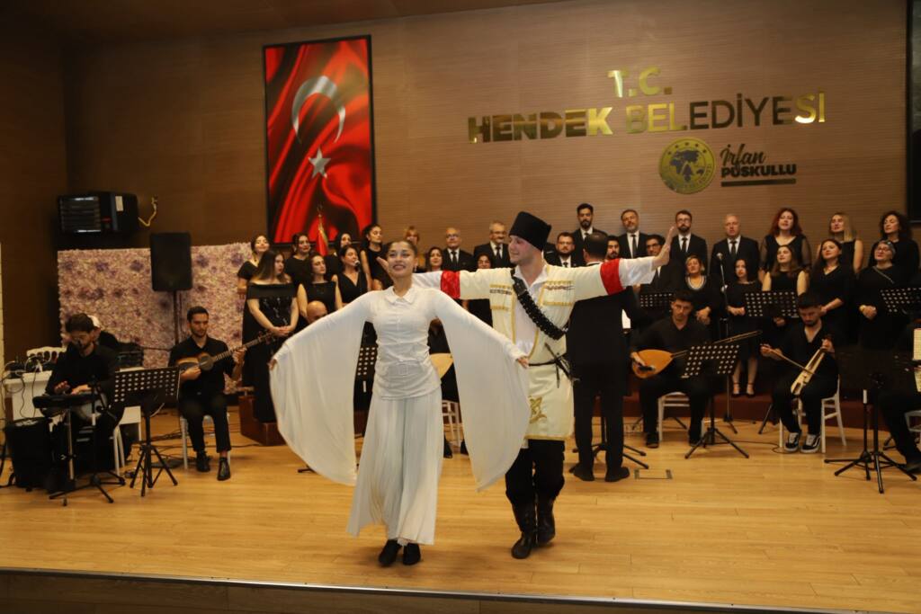 Hendek’te Cumhuriyet Coşkusu Türkülerle Kutlandı