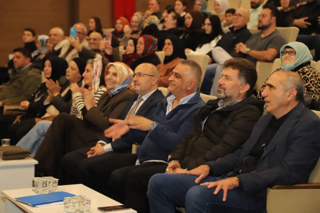 Hendek’te Cumhuriyet Coşkusu Türkülerle Kutlandı