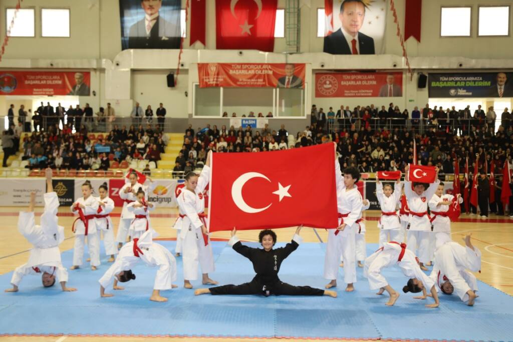 Hendek’te Cumhuriyetin 103. Yılı Kutlandı