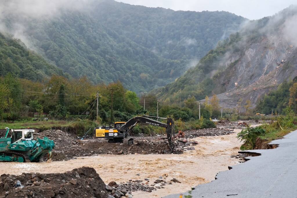 İçişleri Bakanı Sakarya’da sel felaketini inceledi