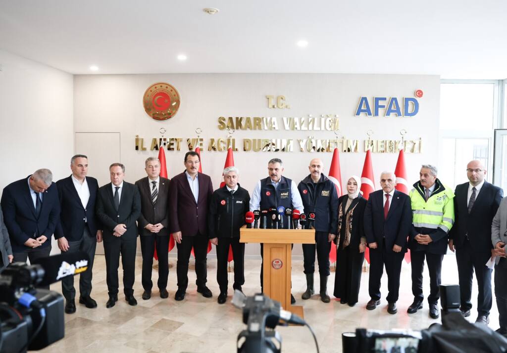 İçişleri Bakanı Sakarya’da sel felaketini inceledi