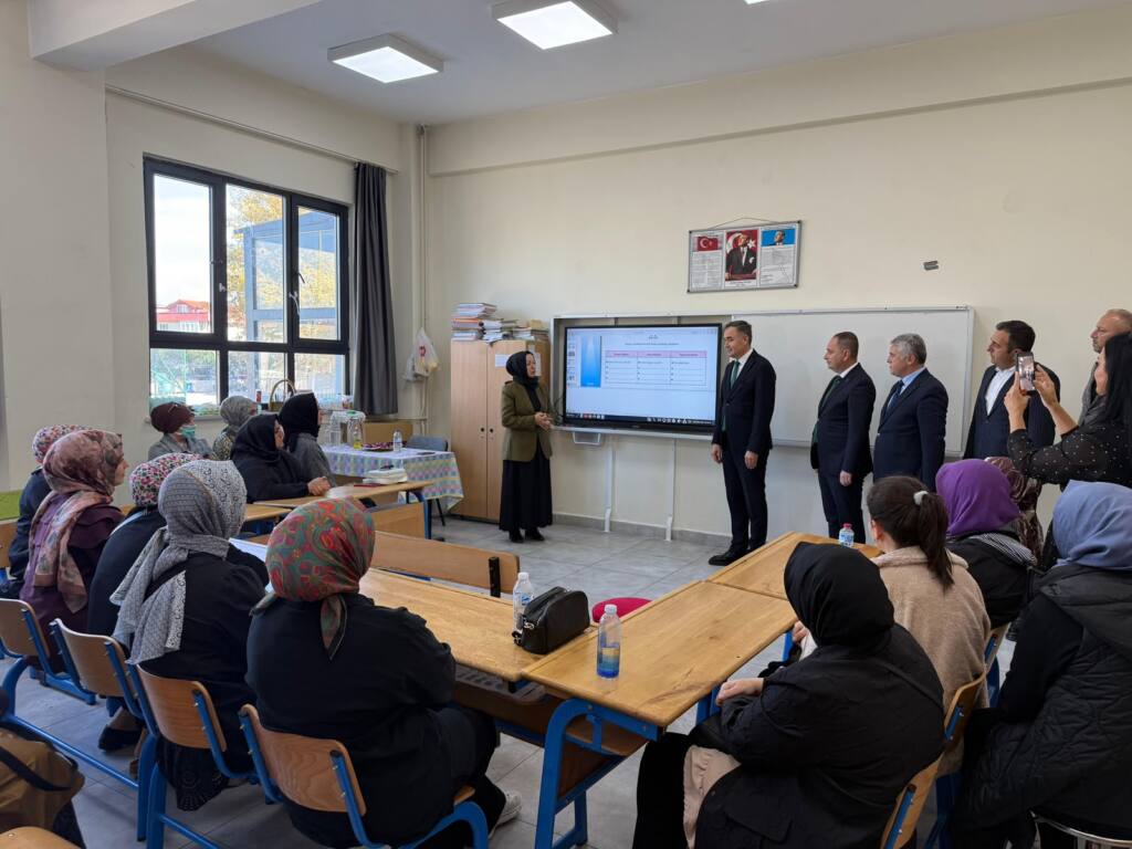 Kaymakam Musa Sarı Namık Kemal Ortaokulunu Ziyaret Etti