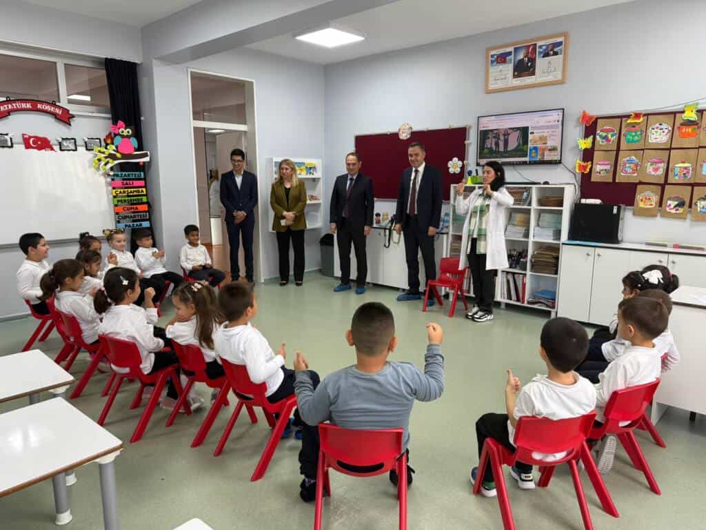 Kaymakam Musa Sarı’dan Okul ve Halk Eğitimi Merkezi Ziyareti