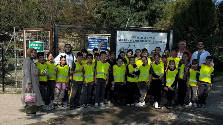 Minik Öğrenciler Hendek’te Can Dostları Ziyaret Etti