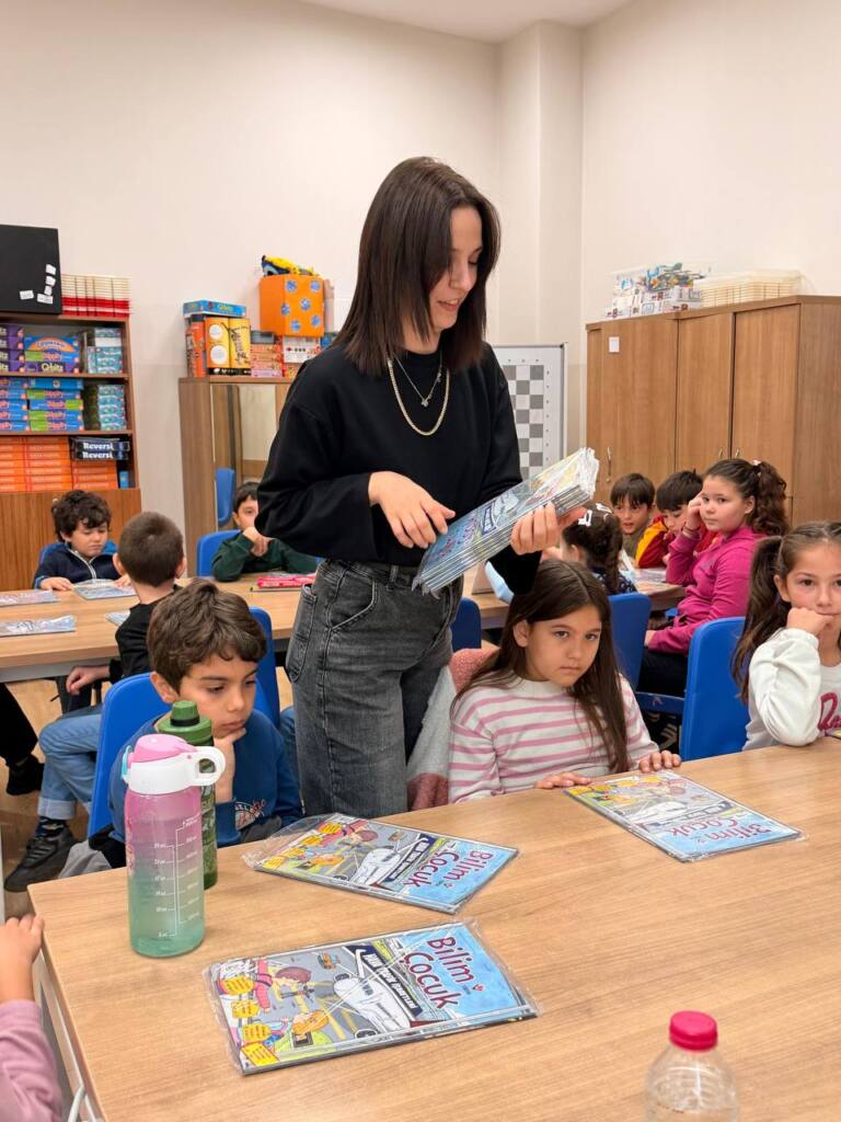 Minikler Genç Düşünürler Bilim Atölyesinde Bilimle Buluştu