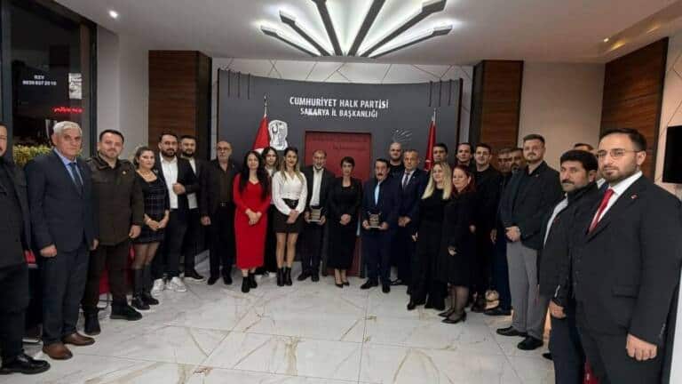 CHP’de 30 Yılını Dolduran Üyelere Onur Plaketi!