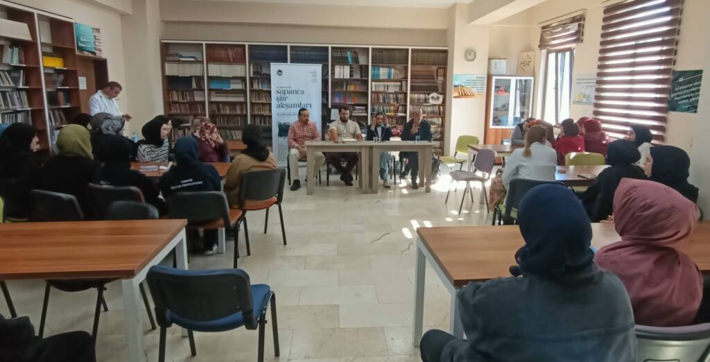 Şairler Liselerde Öğrencilerle Şiir Paylaştı