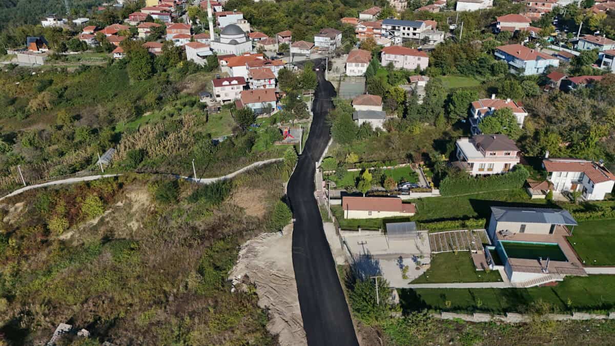 Sakarya Büyükşehir Hacımercan’da Asfalt Çalışması Yapıyor