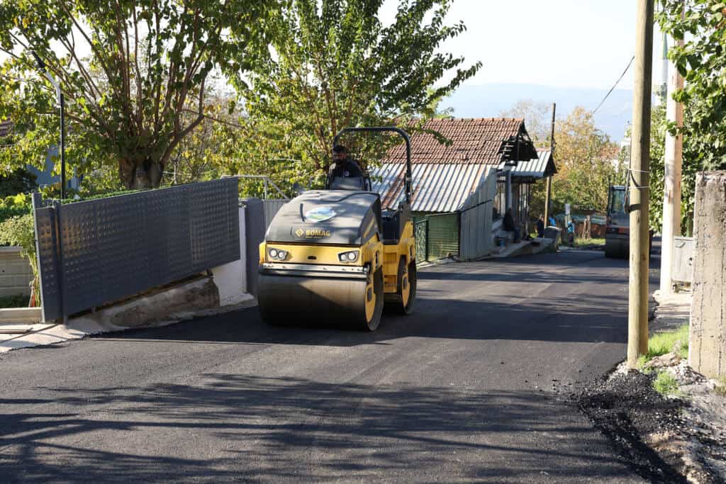 Sakarya Büyükşehir Hacımercan’da Asfalt Çalışması Yapıyor