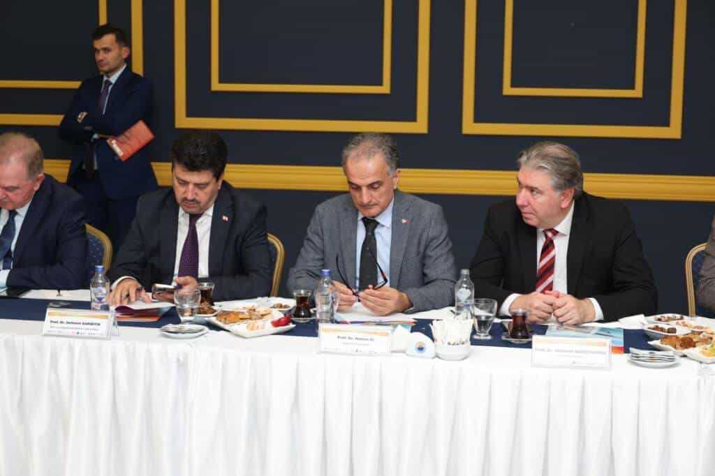 Sakarya Üniversitesi Rektörü Bölgesel Üniversite Toplantısına Katıldı