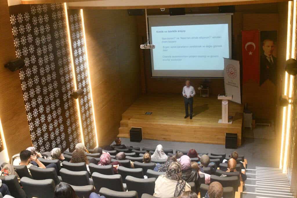 Sakarya Üniversitesi’nde Ergen İletişimi Programı Düzenlendi