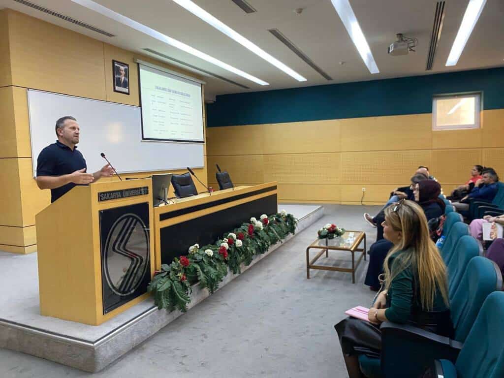Sakarya Üniversitesinde Kuşaklar Arası İletişim Eğitimi Verildi