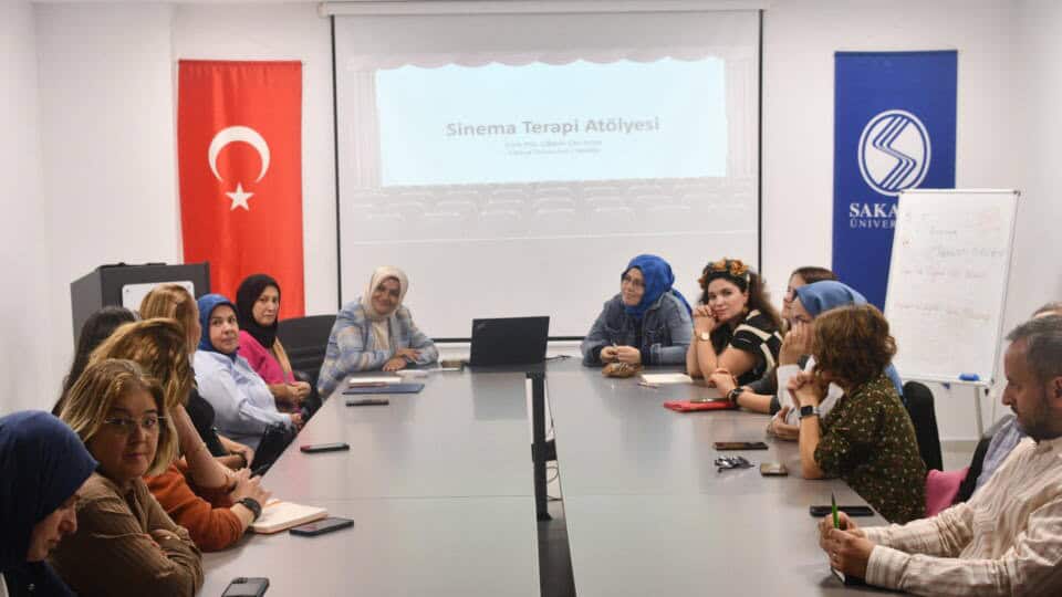 Sakarya Üniversitesinde Sinema Terapi Atölyesi Başladı
