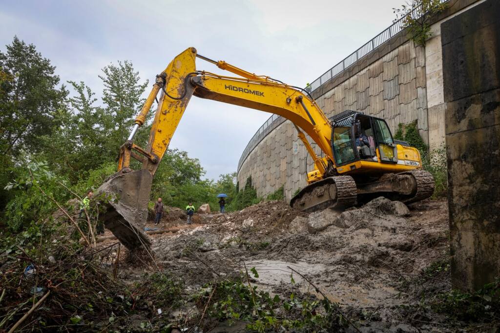 Sakarya’da 36 Saat Süren Sel Mücadelesi Sürüyor
