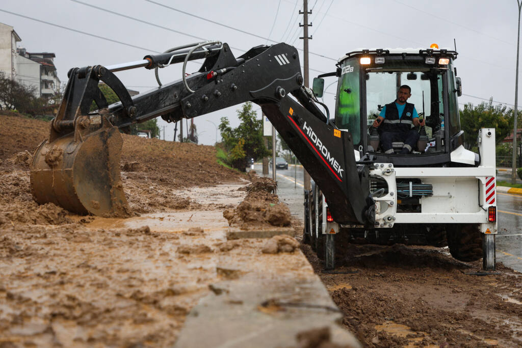 Sakarya’da 36 Saat Süren Sel Mücadelesi Sürüyor