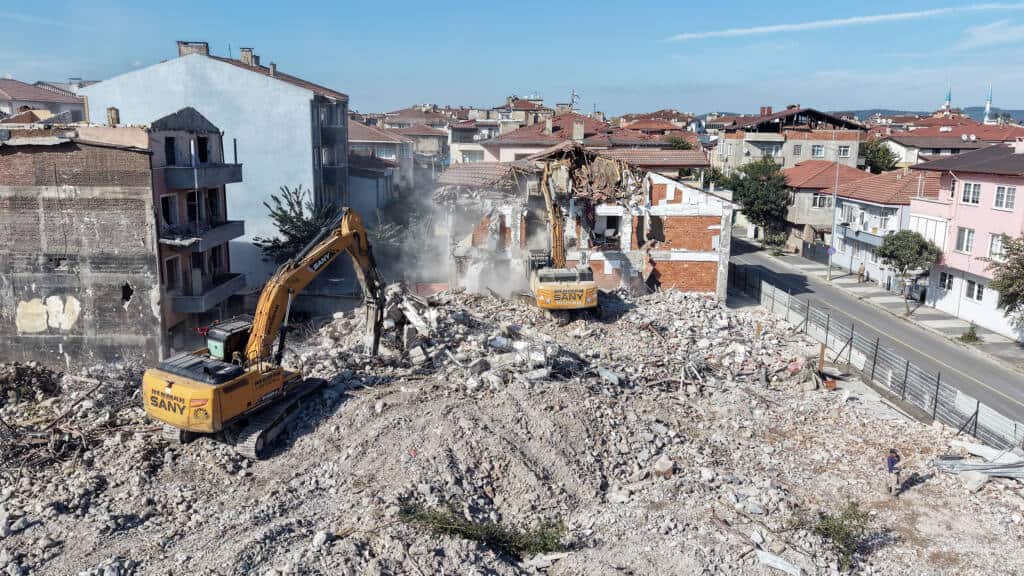 Sakarya’da Kentsel Dönüşümde 45 Yapı Yıkıldı