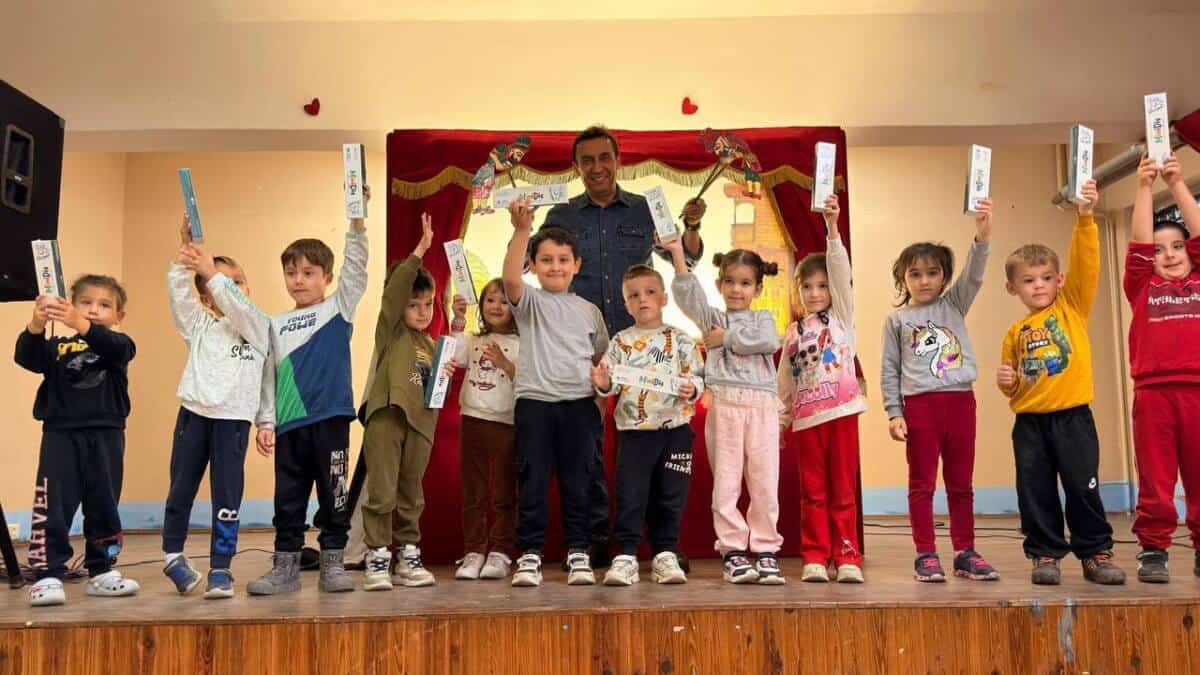 Sakarya’da Miniklere Karagöz ve Hacivat Gösterisi