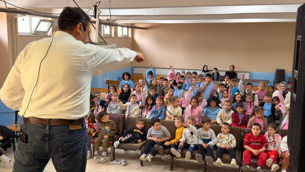 Sakarya’da Miniklere Karagöz ve Hacivat Gösterisi