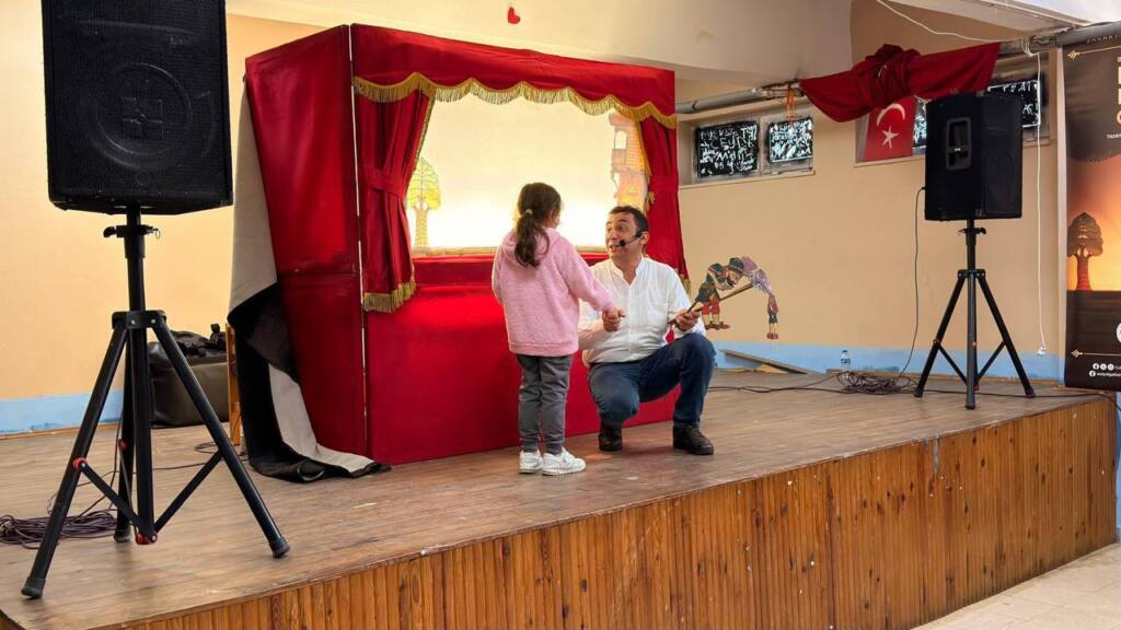 Sakarya’da Miniklere Karagöz ve Hacivat Gösterisi