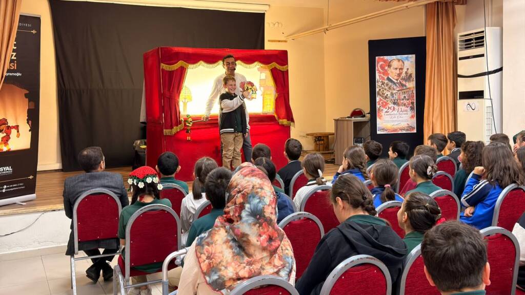 Sakarya’da Miniklere Karagöz ve Hacivat Gösterisi