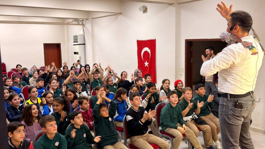 Sakarya’da Miniklere Karagöz ve Hacivat Gösterisi