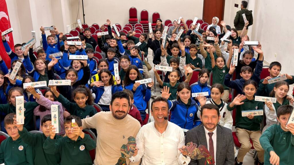 Sakarya’da Miniklere Karagöz ve Hacivat Gösterisi