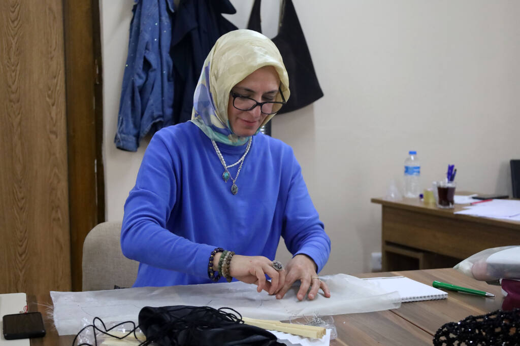 SAMEK kurslarında dikiş ve Antep işi öğreniliyor