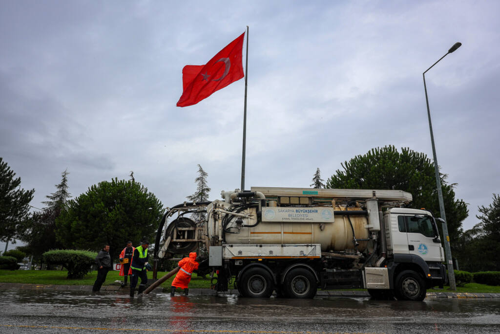 SASKİ altyapı bakım ve temizlik çalışmalarını sürdürüyor