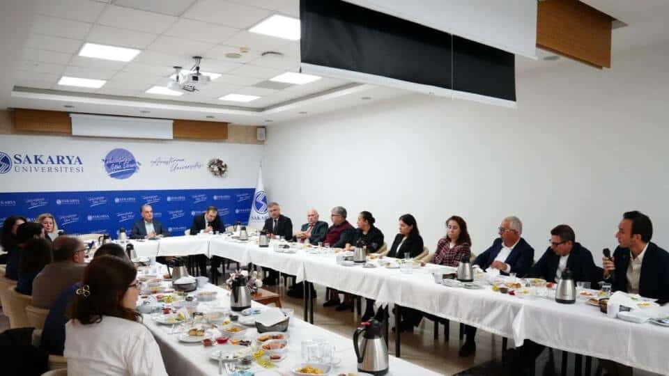 SAÜ Rektörü Dünyanın Etkili Bilim İnsanlarıyla Buluştu