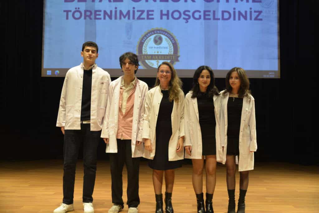 SAU Tıp Fakültesi Öğrencileri Beyaz Önlüklerini Giydi