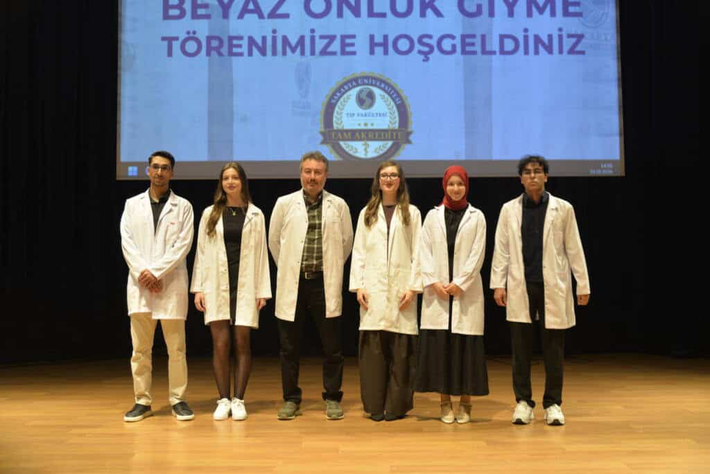 SAU Tıp Fakültesi Öğrencileri Beyaz Önlüklerini Giydi